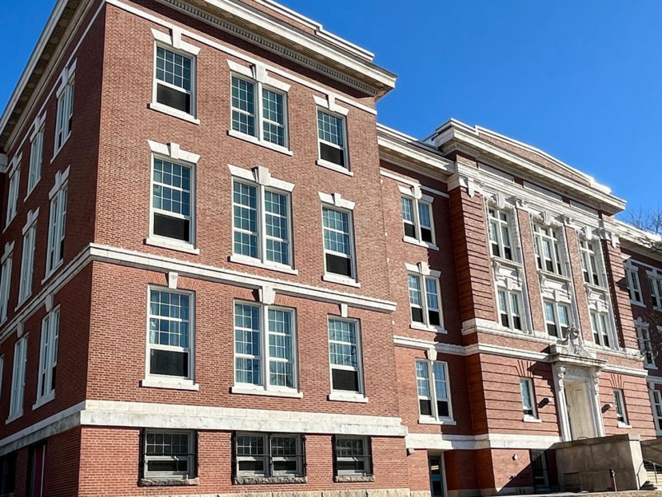 Collins Middle School Dual Language Bilingual Education